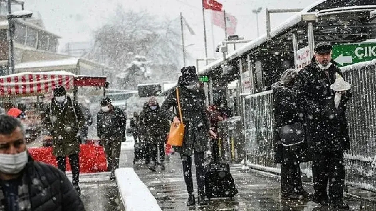 SON DAKİKA: Hafta Sonu İstanbul’da Yoğun Kar Yağışı Bekleniyor – Meteoroloji Uzmanı Adil Tek’ten Uyarı!